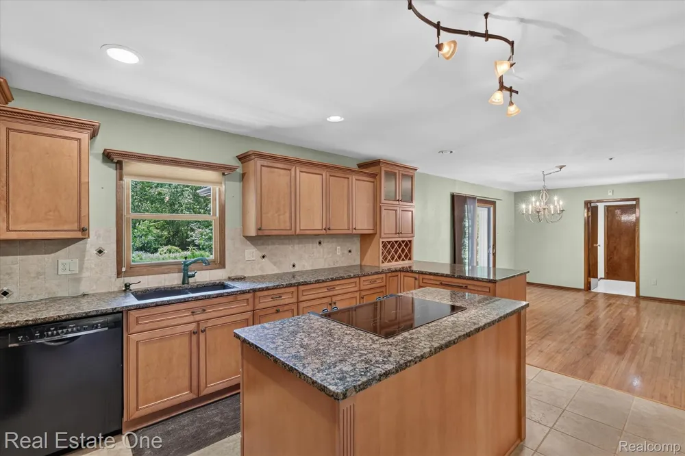 6039 Fish Lake Road Highland Charter Township, MI 48442