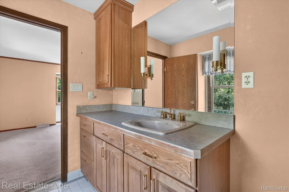 6039 Fish Lake Road Highland Charter Township, MI 48442