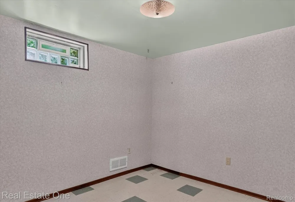 6039 Fish Lake Road Highland Charter Township, MI 48442