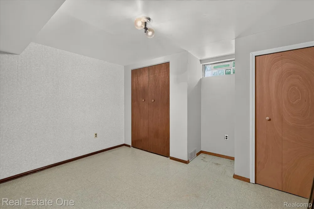 6039 Fish Lake Road Highland Charter Township, MI 48442