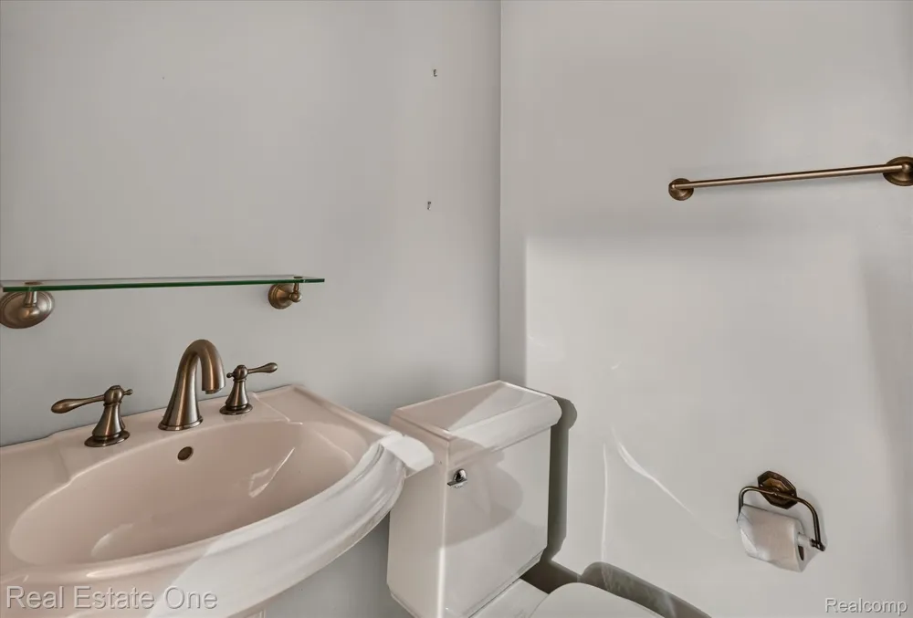 6039 Fish Lake Road Highland Charter Township, MI 48442