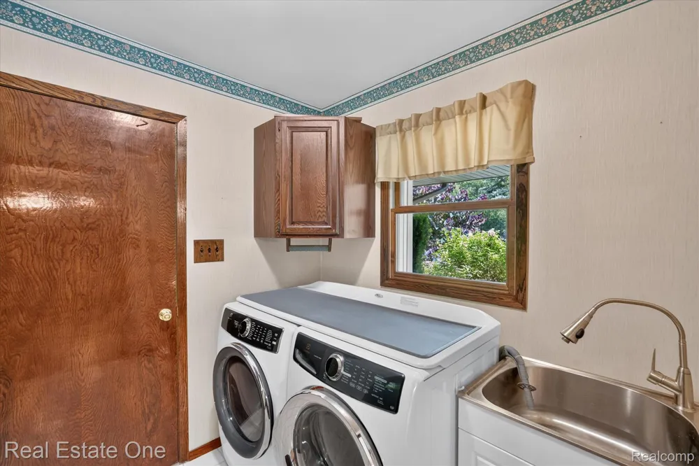 6039 Fish Lake Road Highland Charter Township, MI 48442
