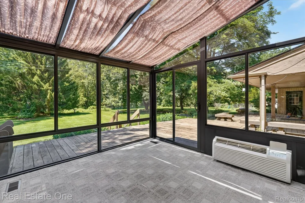 6039 Fish Lake Road Highland Charter Township, MI 48442