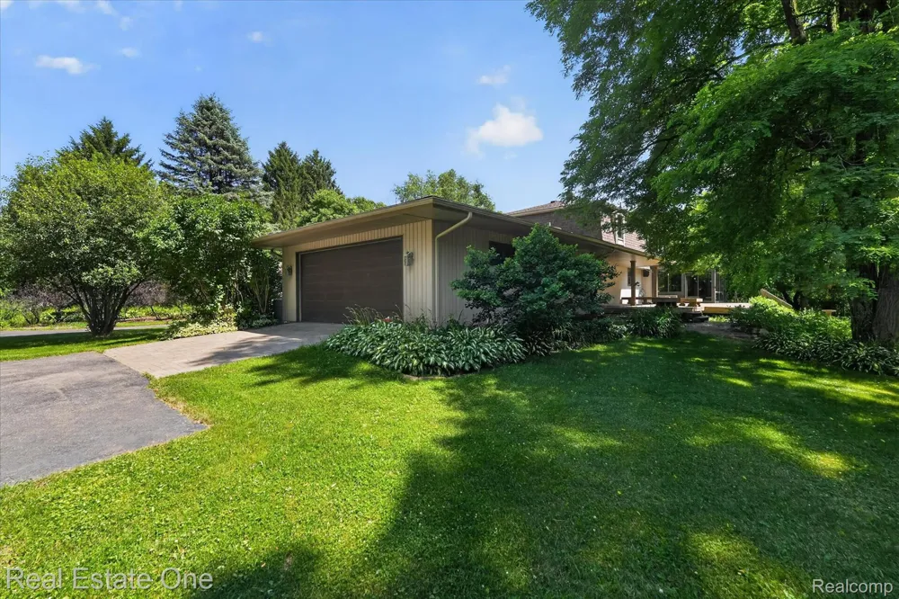 6039 Fish Lake Road Highland Charter Township, MI 48442