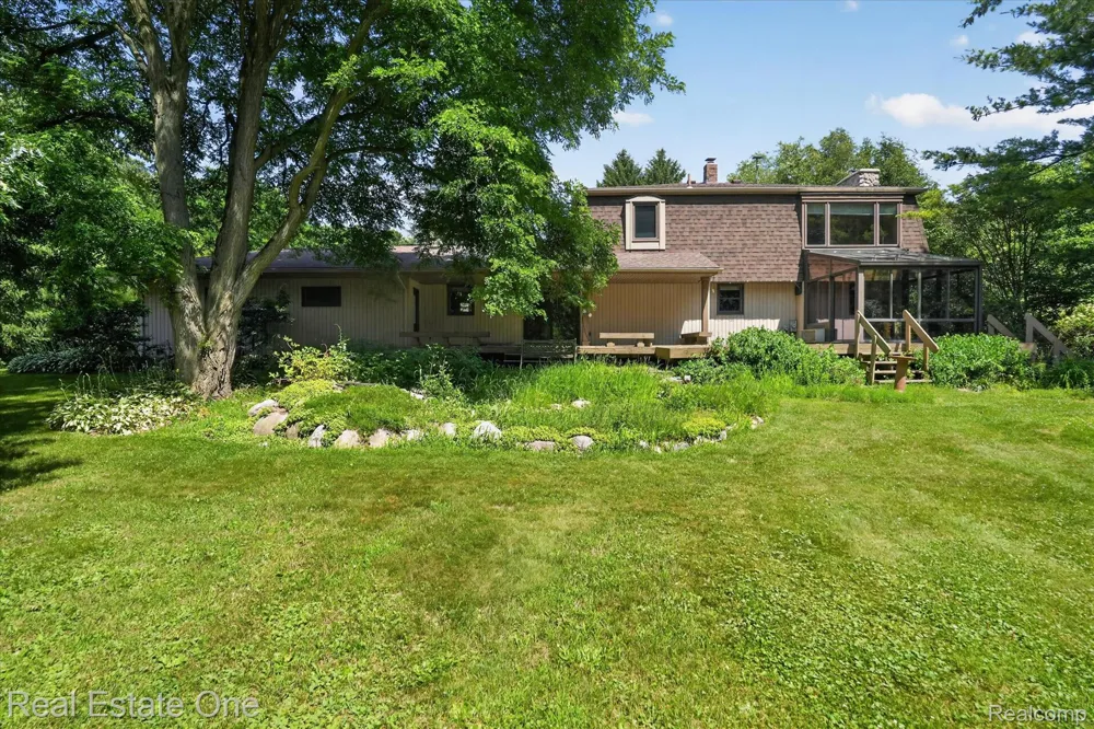 6039 Fish Lake Road Highland Charter Township, MI 48442