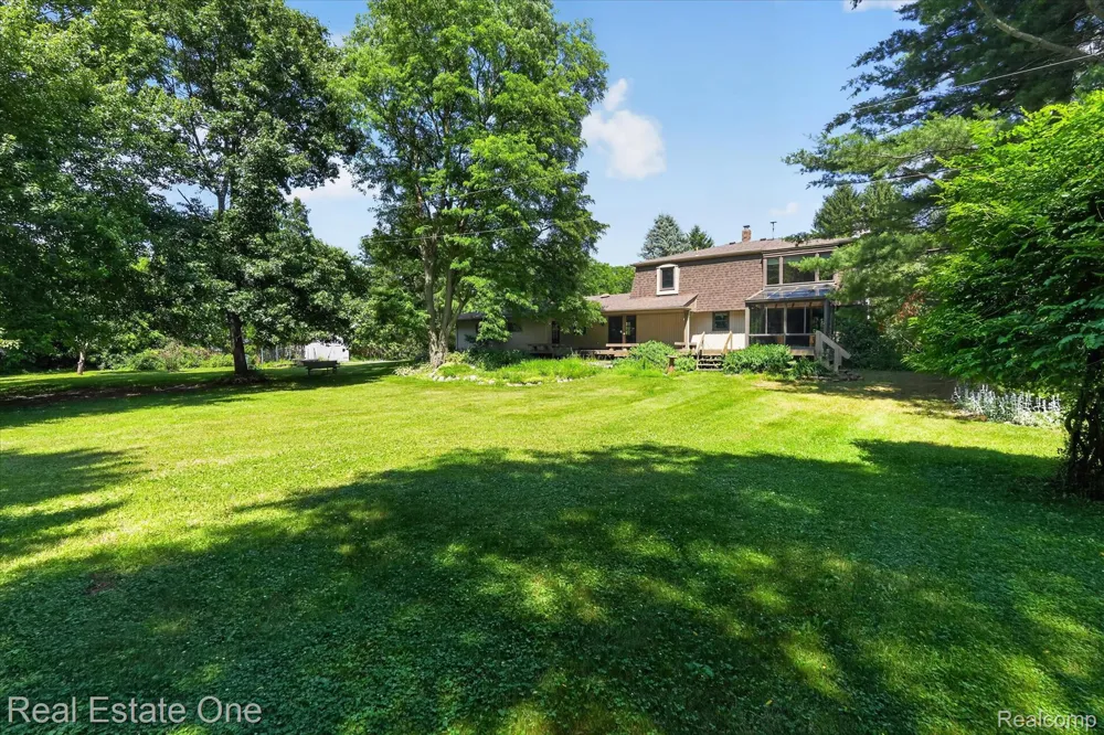6039 Fish Lake Road Highland Charter Township, MI 48442