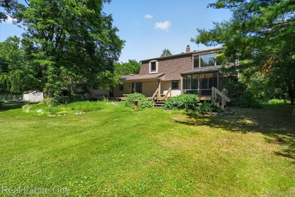 6039 Fish Lake Road Highland Charter Township, MI 48442