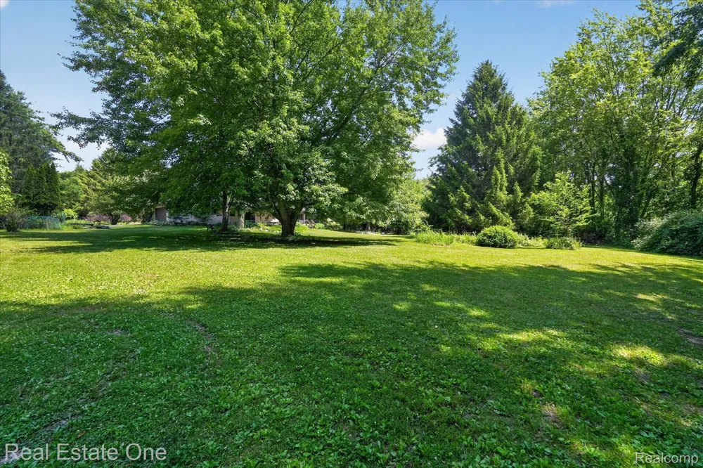 6039 Fish Lake Road Highland Charter Township, MI 48442