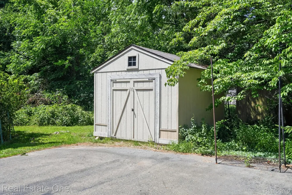 6039 Fish Lake Road Highland Charter Township, MI 48442