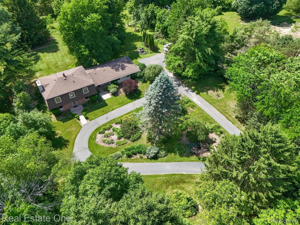 6039 Fish Lake Road Highland Charter Township, MI 48442