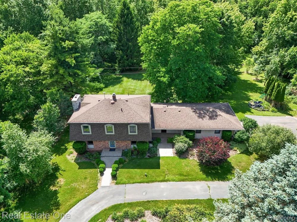 6039 Fish Lake Road Highland Charter Township, MI 48442