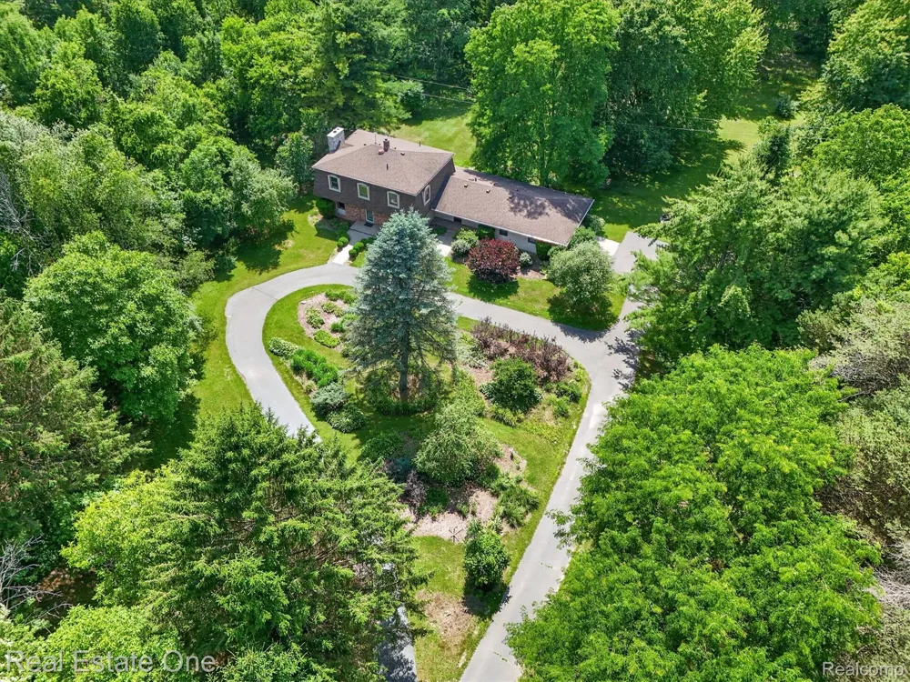 6039 Fish Lake Road Highland Charter Township, MI 48442