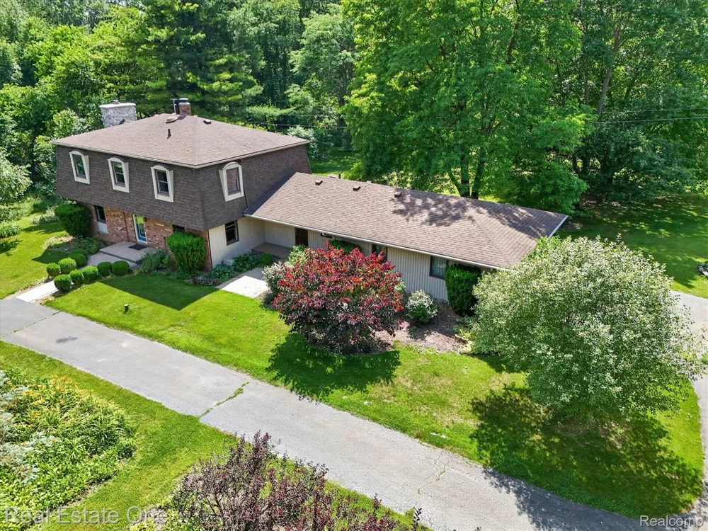 6039 Fish Lake Road Highland Charter Township, MI 48442