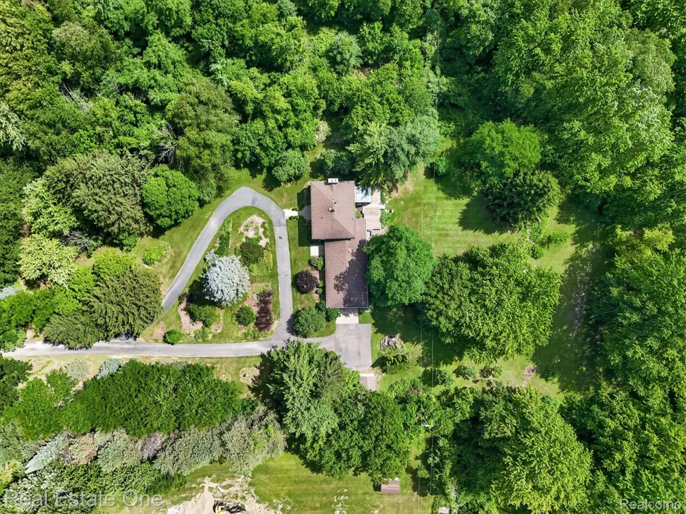 6039 Fish Lake Road Highland Charter Township, MI 48442