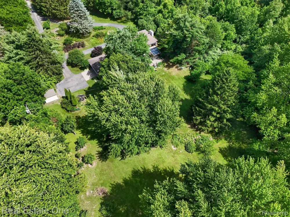6039 Fish Lake Road Highland Charter Township, MI 48442