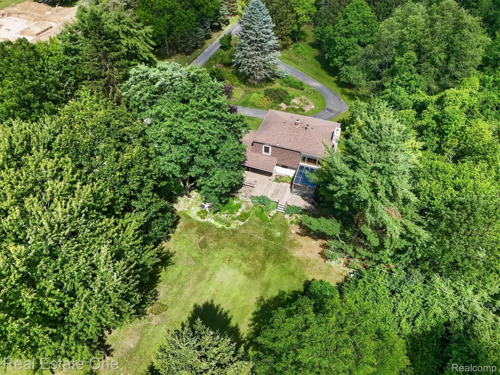 6039 Fish Lake Road Highland Charter Township, MI 48442
