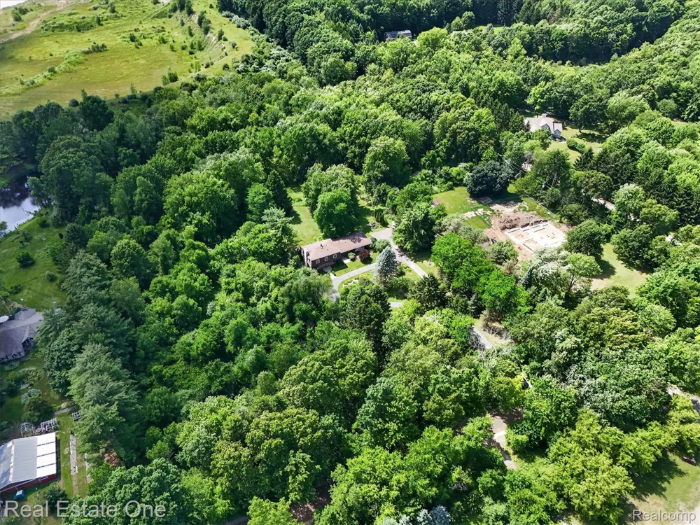 6039 Fish Lake Road Highland Charter Township, MI 48442