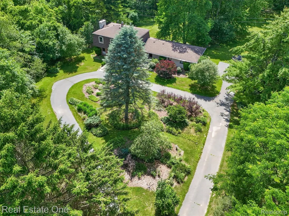 6039 Fish Lake Road Highland Charter Township, MI 48442