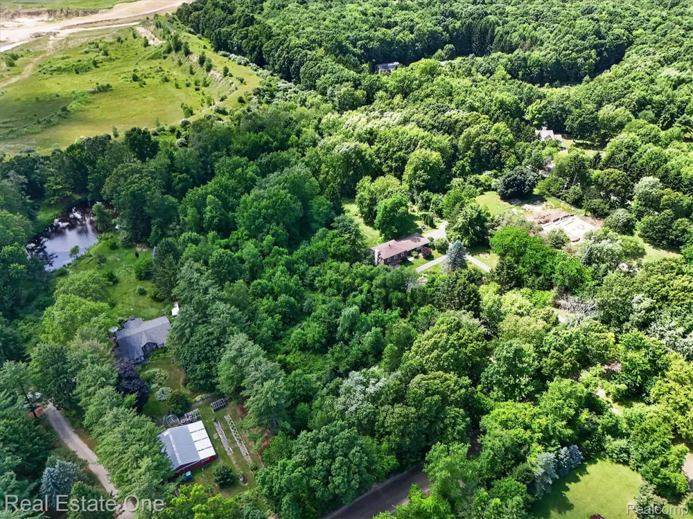 6039 Fish Lake Road Highland Charter Township, MI 48442