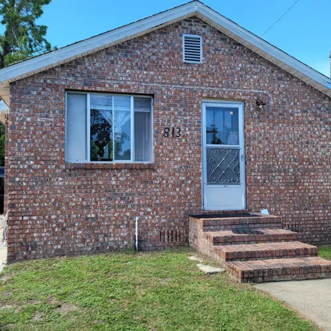 813 E 9th Street