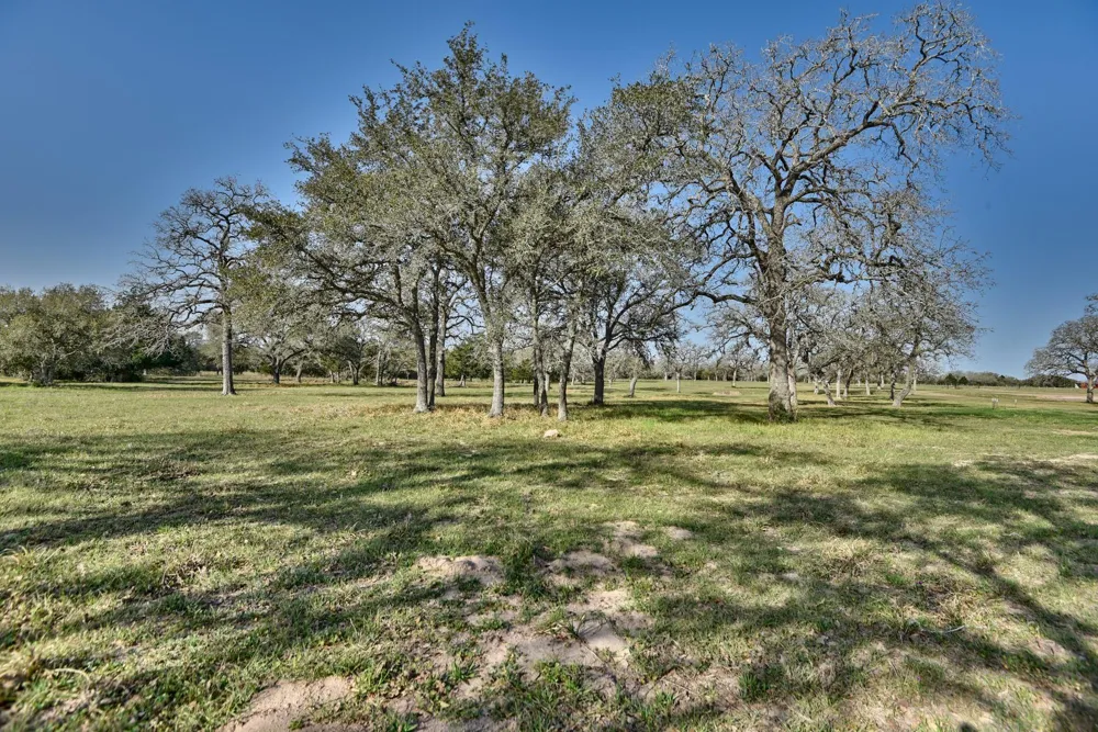 225 Private Road 4007 Hallettsville, TX 77964