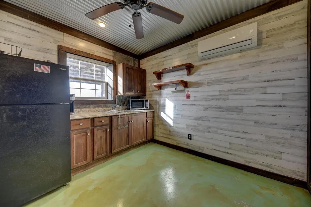 225 Private Road 4007 Hallettsville, TX 77964