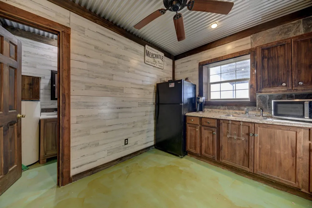 225 Private Road 4007 Hallettsville, TX 77964