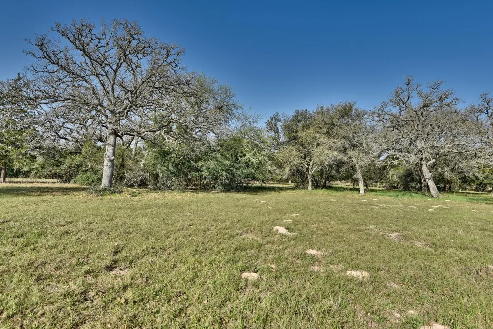 225 Private Road 4007 Hallettsville, TX 77964