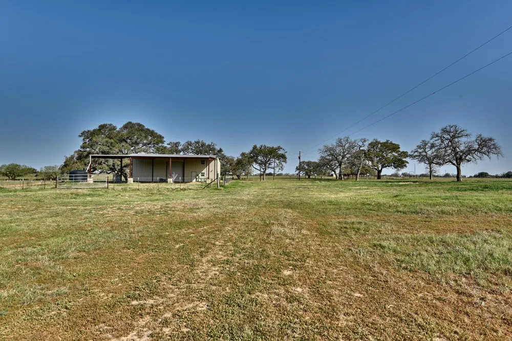 225 Private Road 4007 Hallettsville, TX 77964