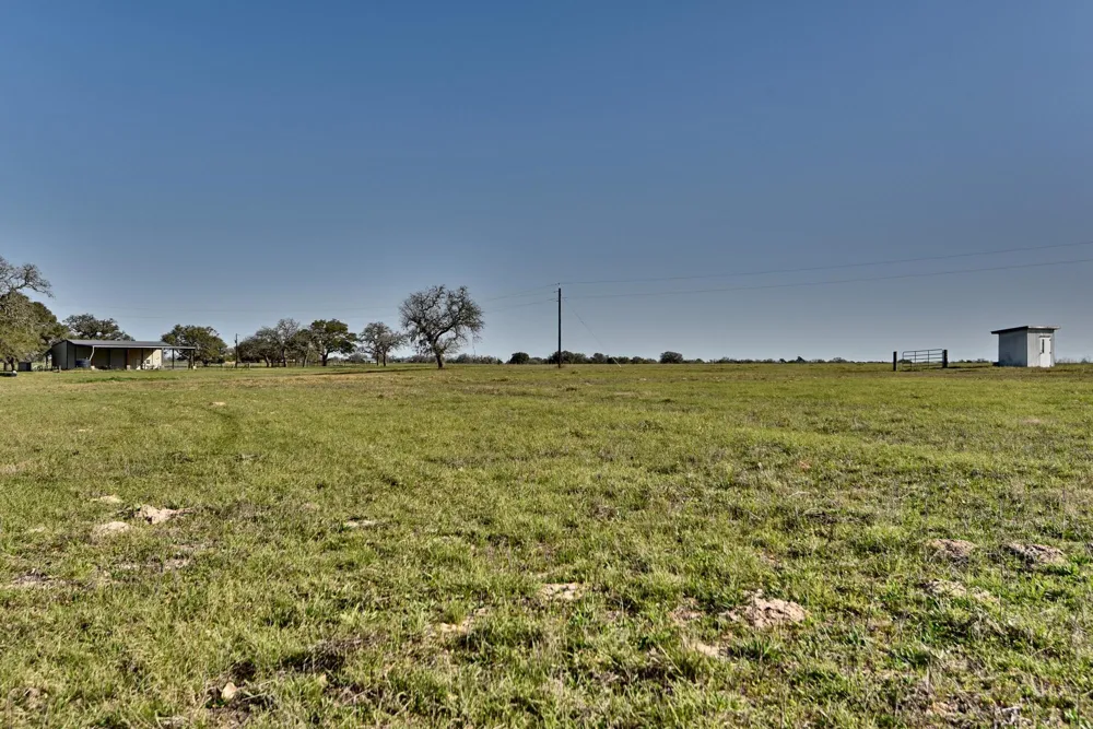 225 Private Road 4007 Hallettsville, TX 77964