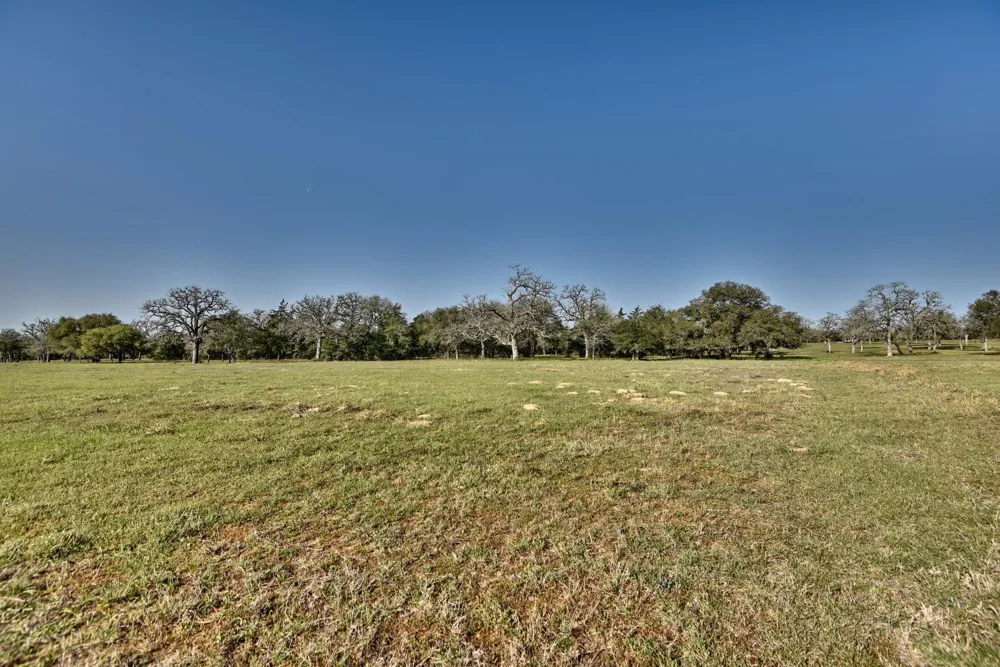 225 Private Road 4007 Hallettsville, TX 77964