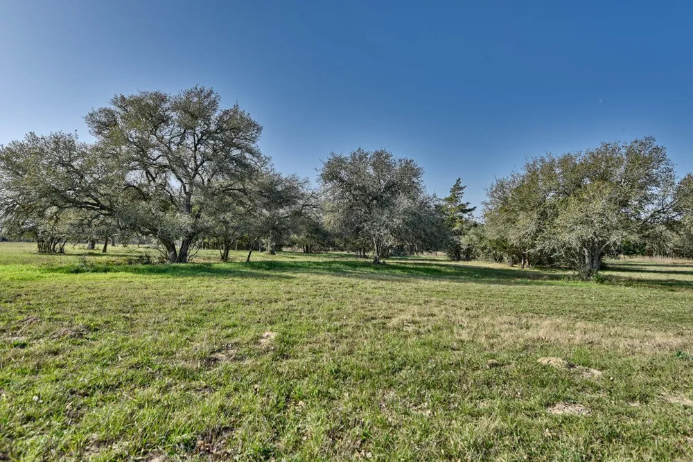 225 Private Road 4007 Hallettsville, TX 77964