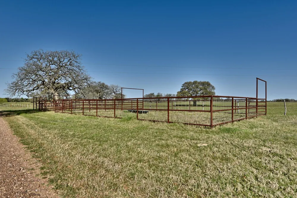 225 Private Road 4007 Hallettsville, TX 77964