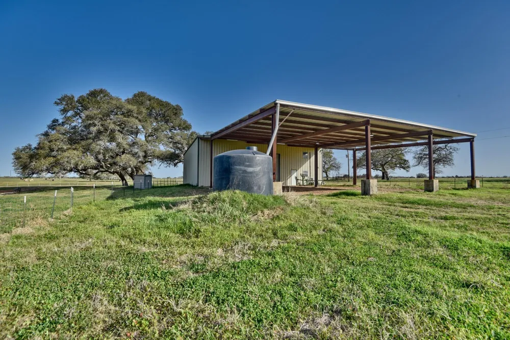 225 Private Road 4007 Hallettsville, TX 77964