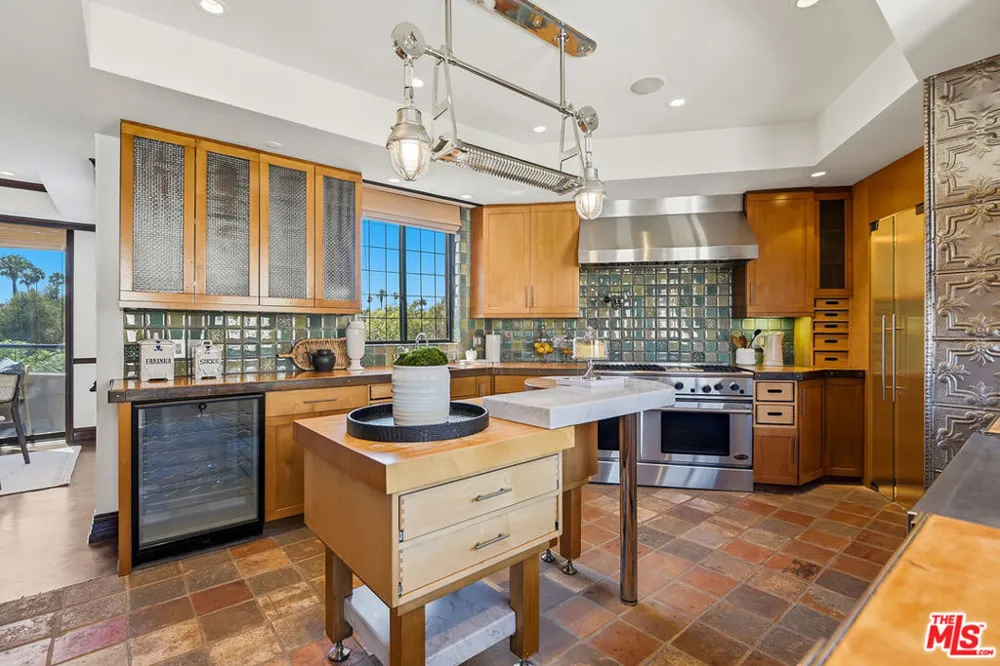 450 Maple Drive #501 Beverly Hills, CA 90210