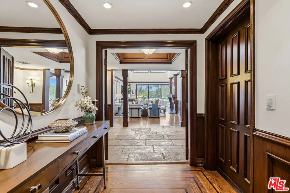 450 Maple Drive #501 Beverly Hills, CA 90210