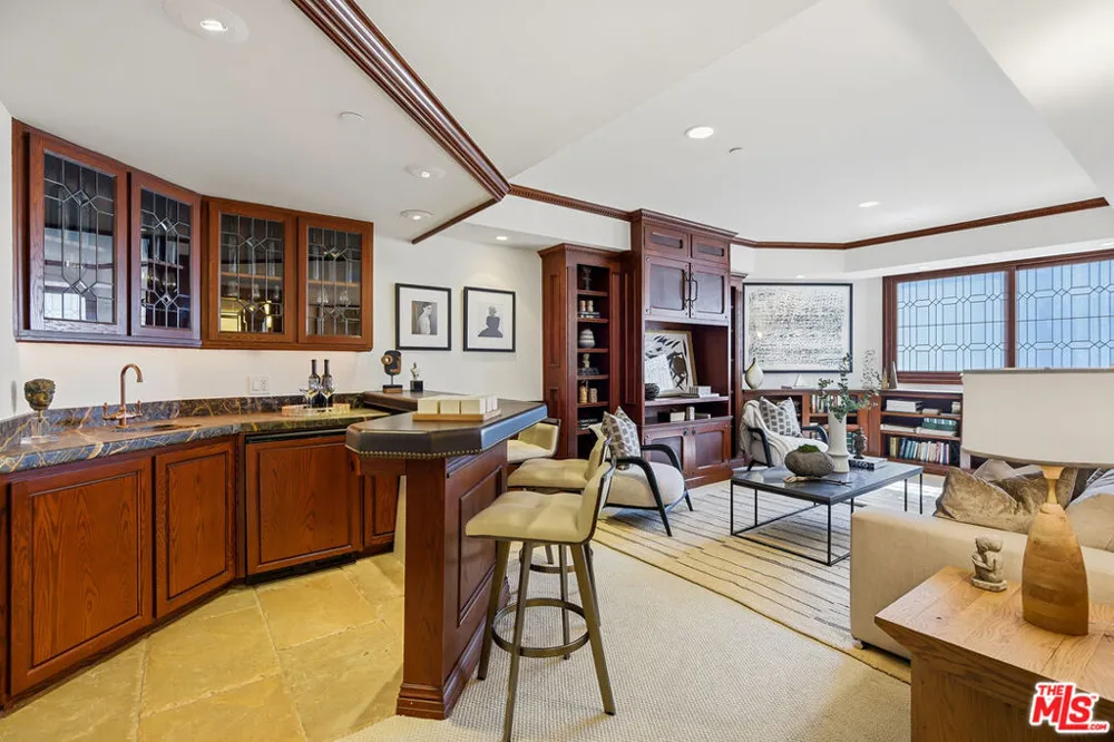 450 Maple Drive #501 Beverly Hills, CA 90210