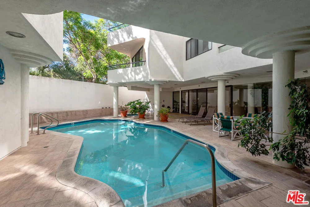 450 Maple Drive #501 Beverly Hills, CA 90210