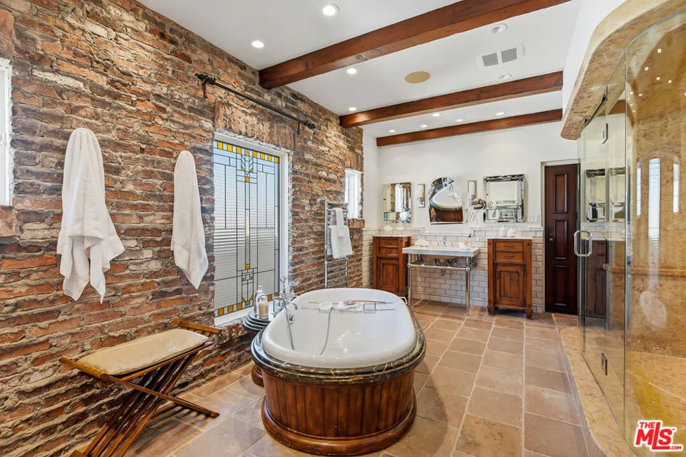 450 Maple Drive #501 Beverly Hills, CA 90210