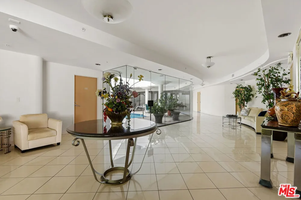 450 Maple Drive #501 Beverly Hills, CA 90210