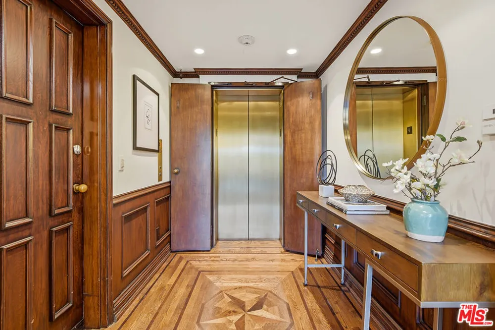 450 Maple Drive #501 Beverly Hills, CA 90210