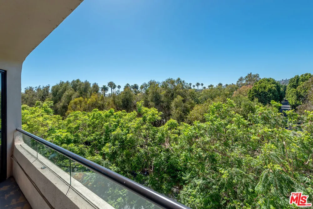 450 Maple Drive #501 Beverly Hills, CA 90210