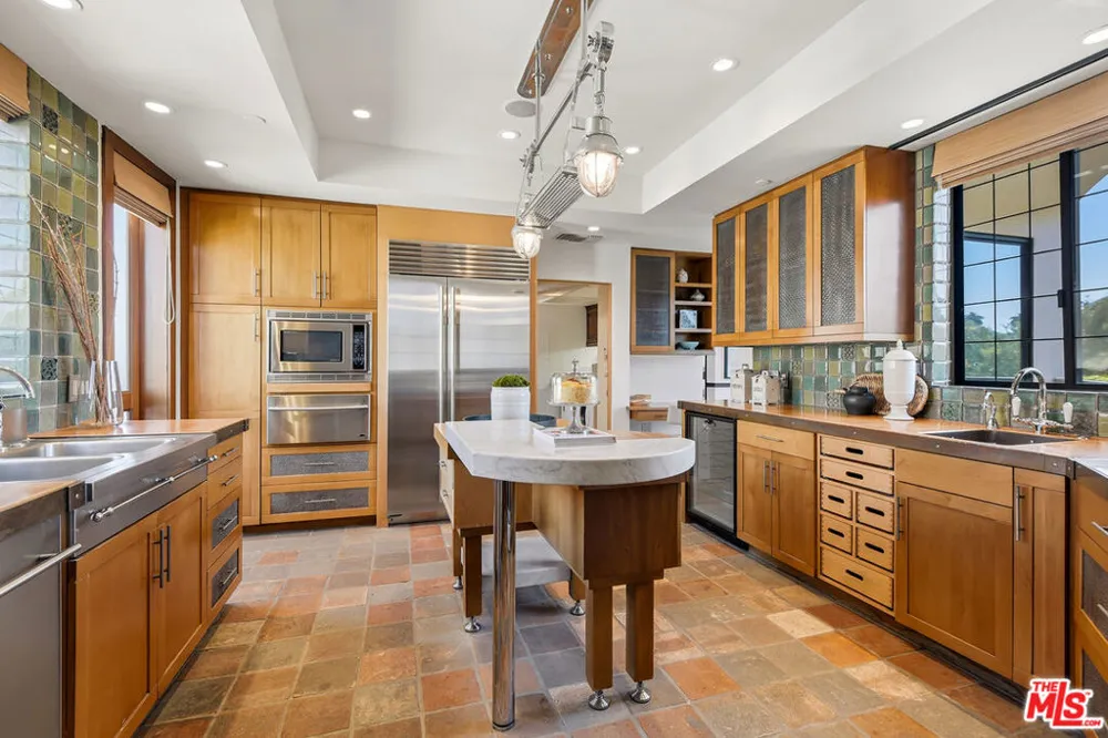 450 Maple Drive #501 Beverly Hills, CA 90210