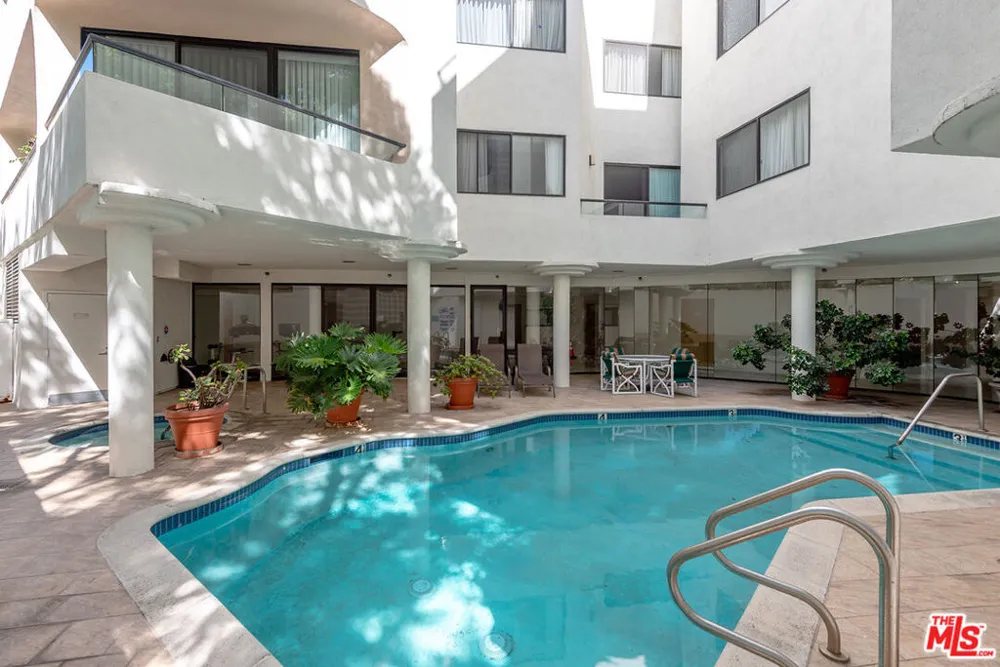 450 Maple Drive #501 Beverly Hills, CA 90210