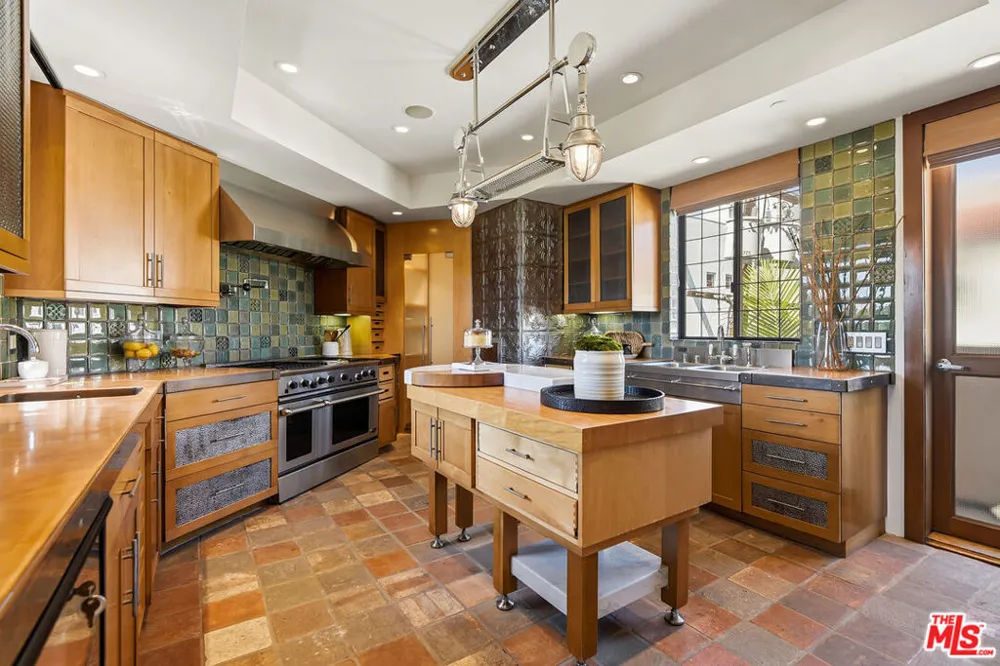 450 Maple Drive #501 Beverly Hills, CA 90210