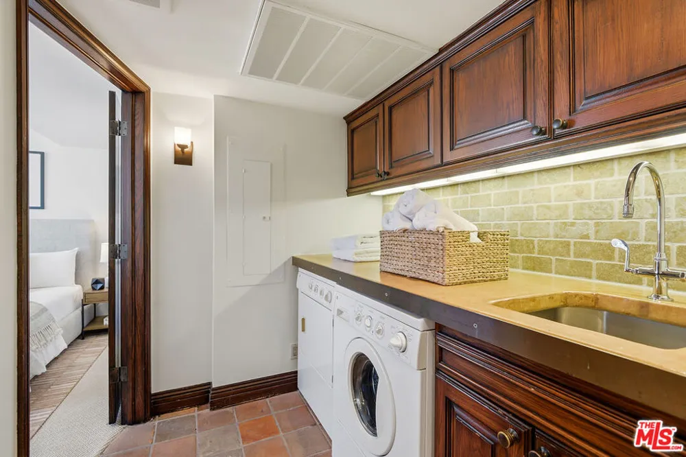 450 Maple Drive #501 Beverly Hills, CA 90210