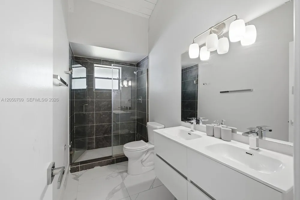 605 Leslie Dr Hallandale Beach, FL 33009