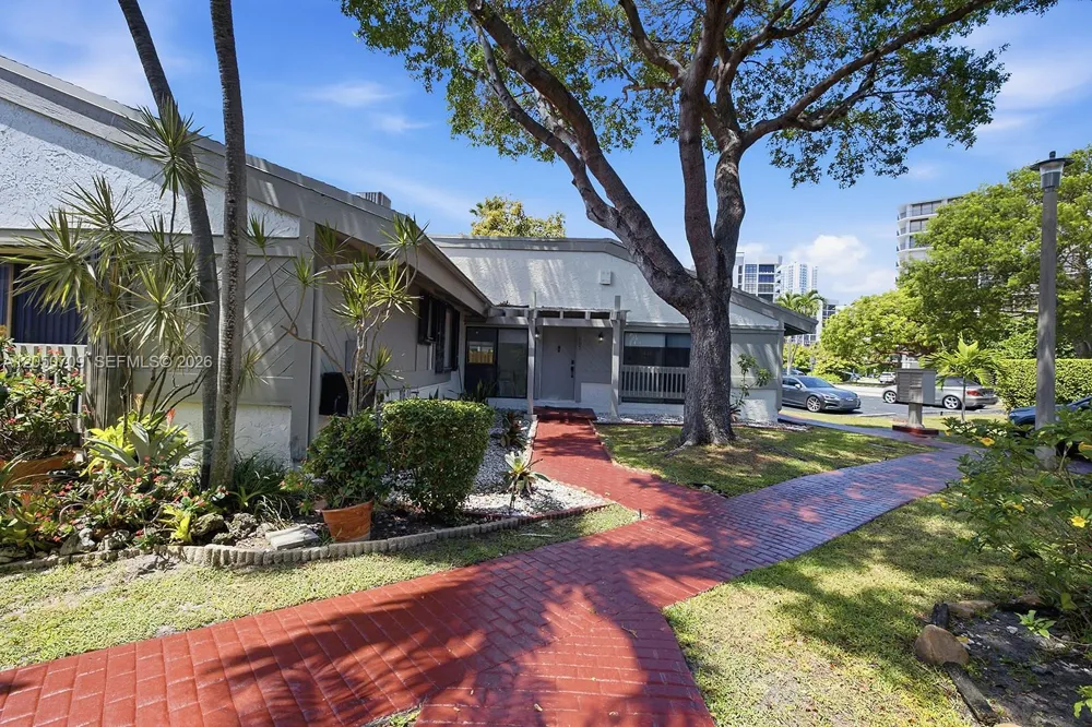 605 Leslie Dr Hallandale Beach, FL 33009
