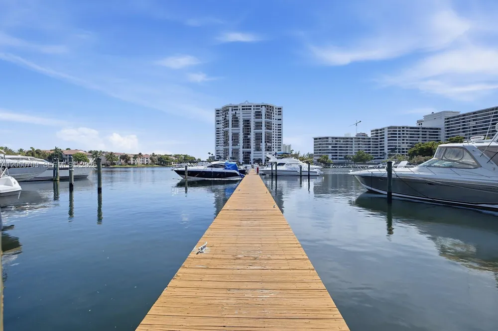 605 Leslie Dr Hallandale Beach, FL 33009