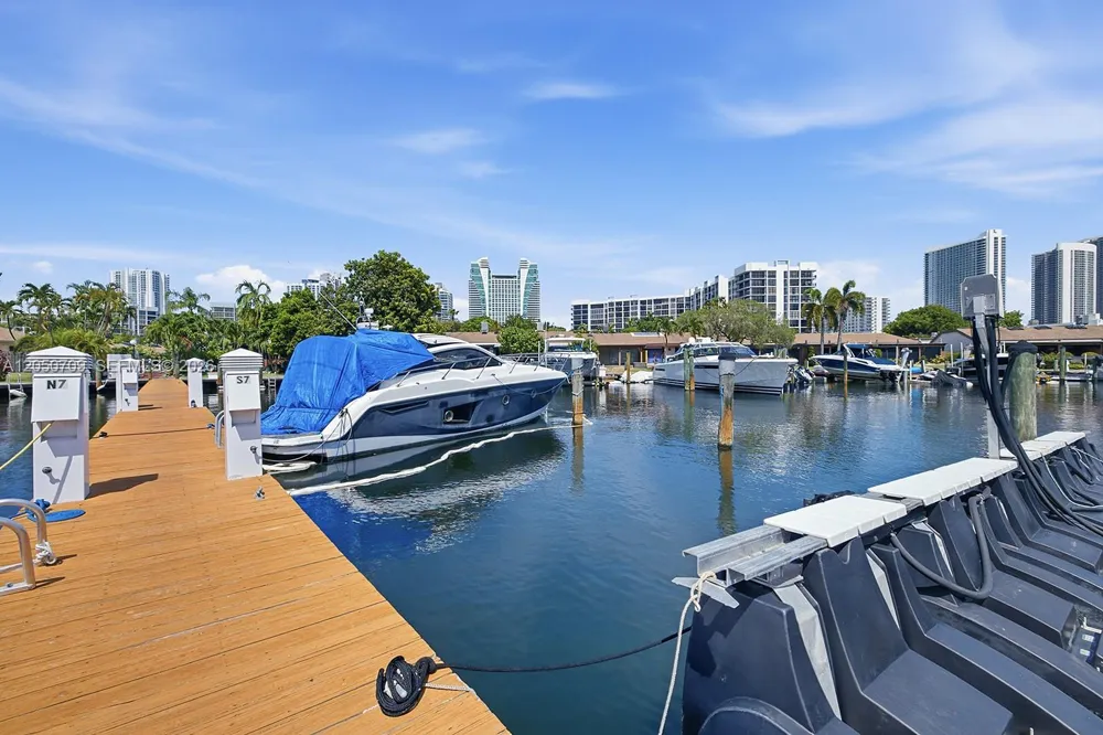 605 Leslie Dr Hallandale Beach, FL 33009